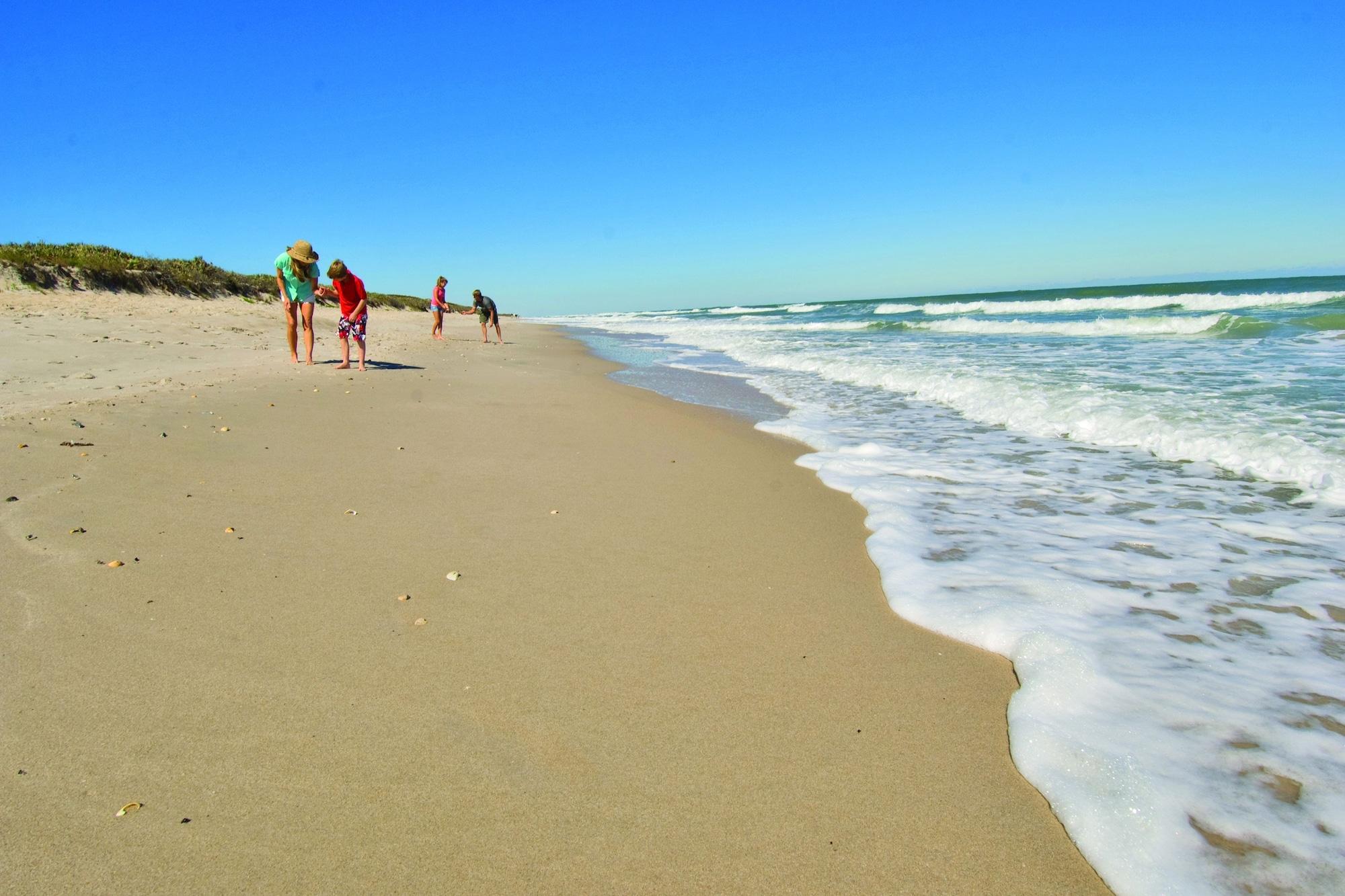 Days Inn By Wyndham Cocoa Beach Port Canaveral Dış mekan fotoğraf
