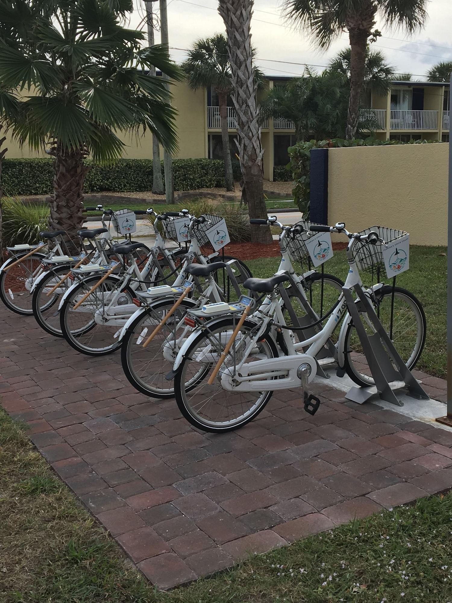 Days Inn By Wyndham Cocoa Beach Port Canaveral Dış mekan fotoğraf