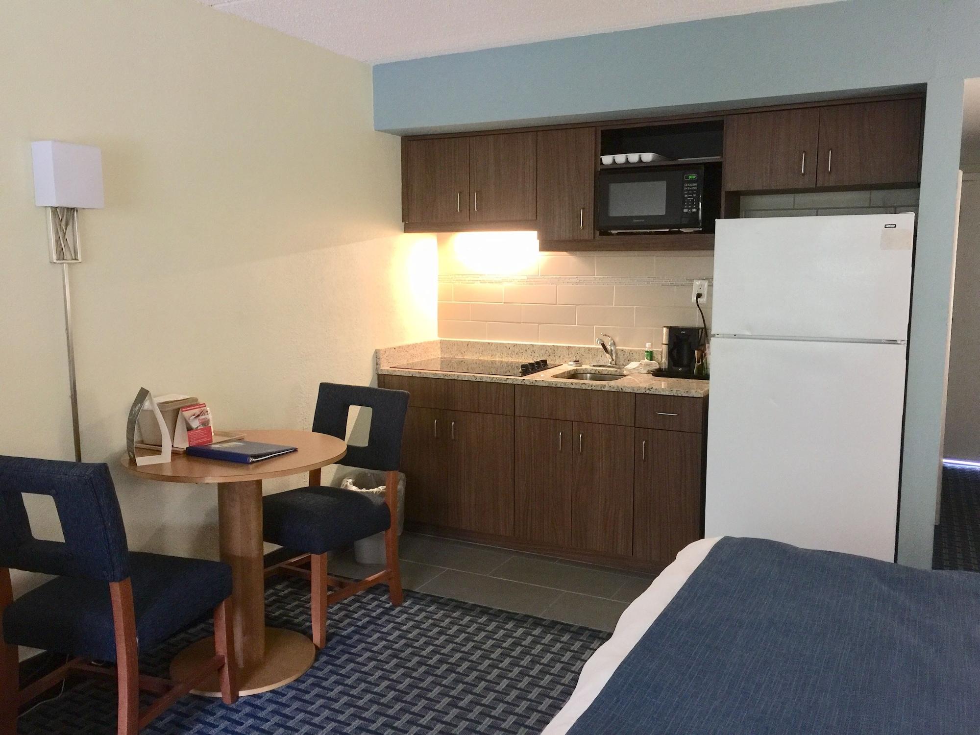 Days Inn By Wyndham Cocoa Beach Port Canaveral Dış mekan fotoğraf