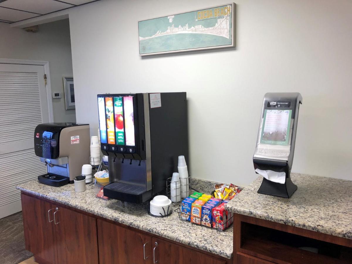 Days Inn By Wyndham Cocoa Beach Port Canaveral Dış mekan fotoğraf