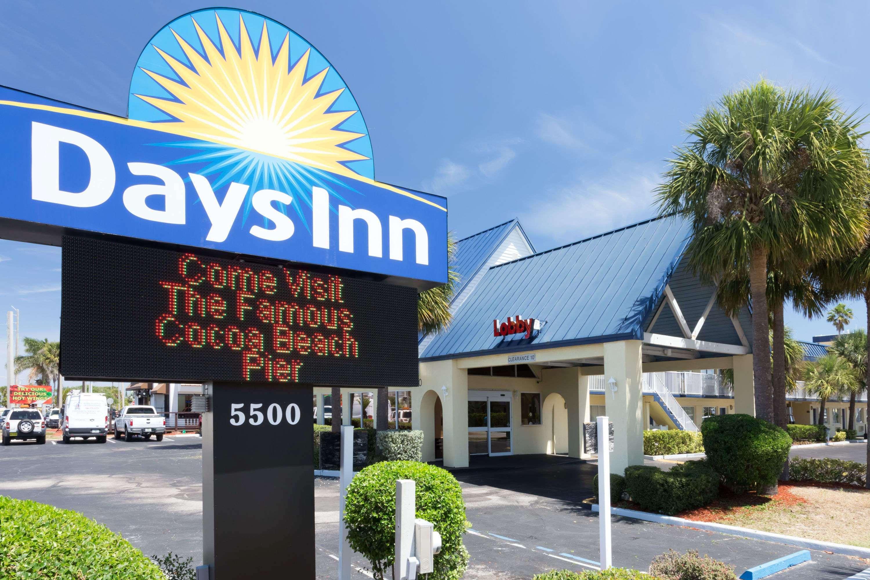 Days Inn By Wyndham Cocoa Beach Port Canaveral Dış mekan fotoğraf