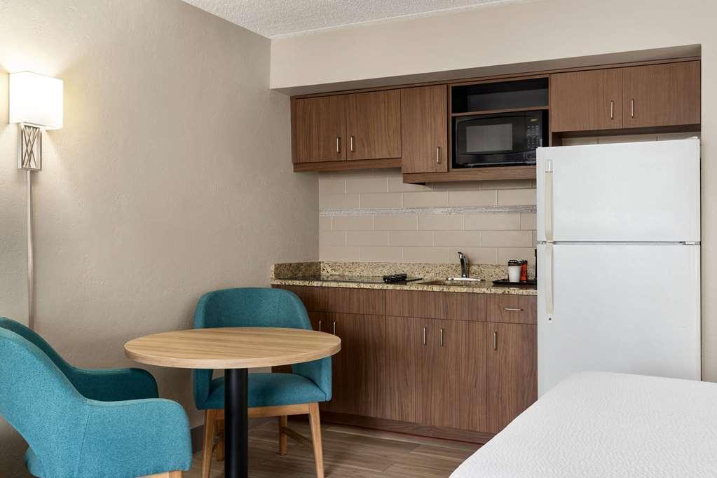 Days Inn By Wyndham Cocoa Beach Port Canaveral Oda fotoğraf