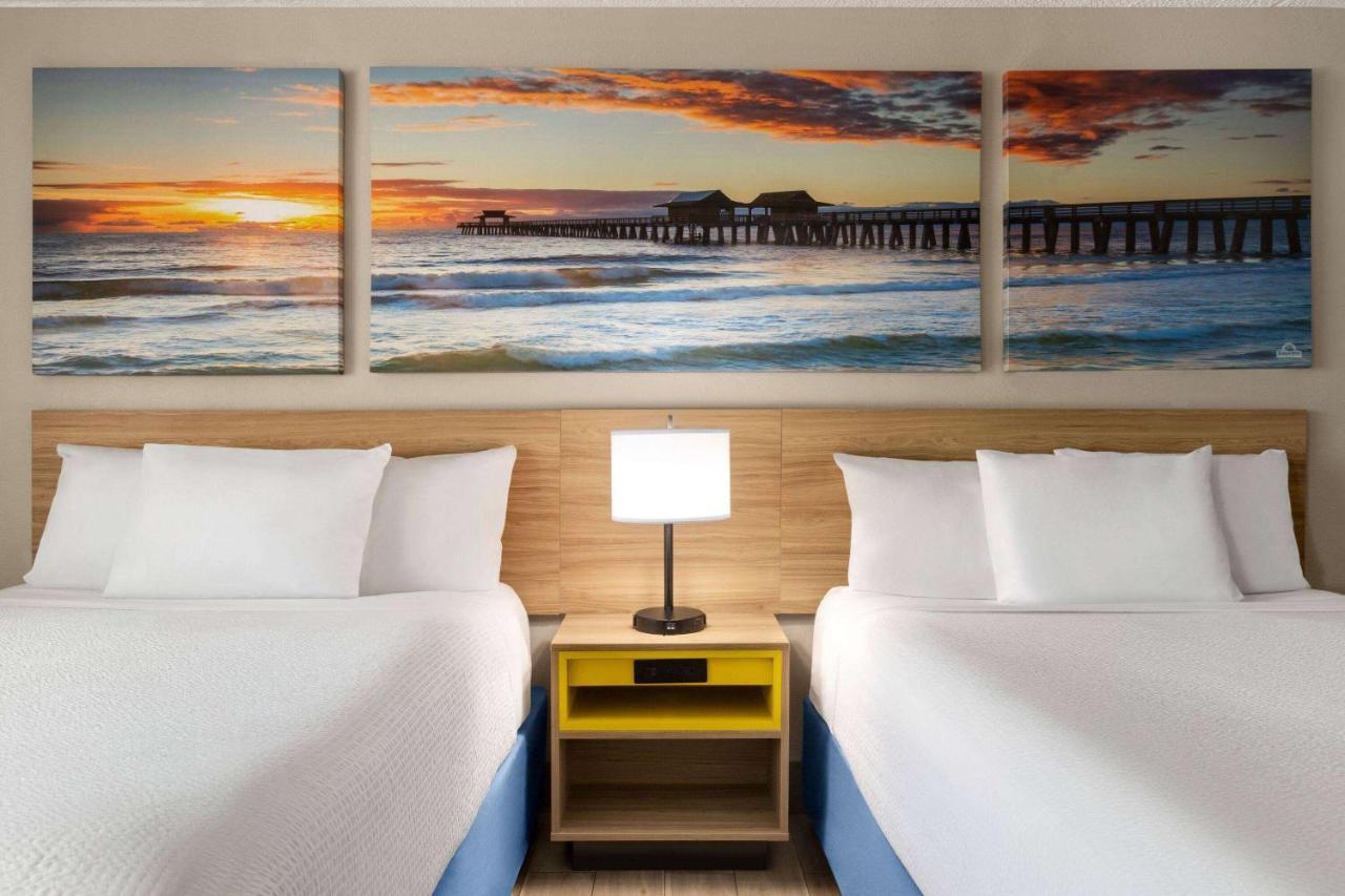 Days Inn By Wyndham Cocoa Beach Port Canaveral Dış mekan fotoğraf