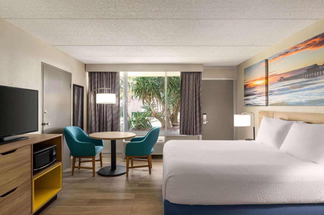 Days Inn By Wyndham Cocoa Beach Port Canaveral Dış mekan fotoğraf