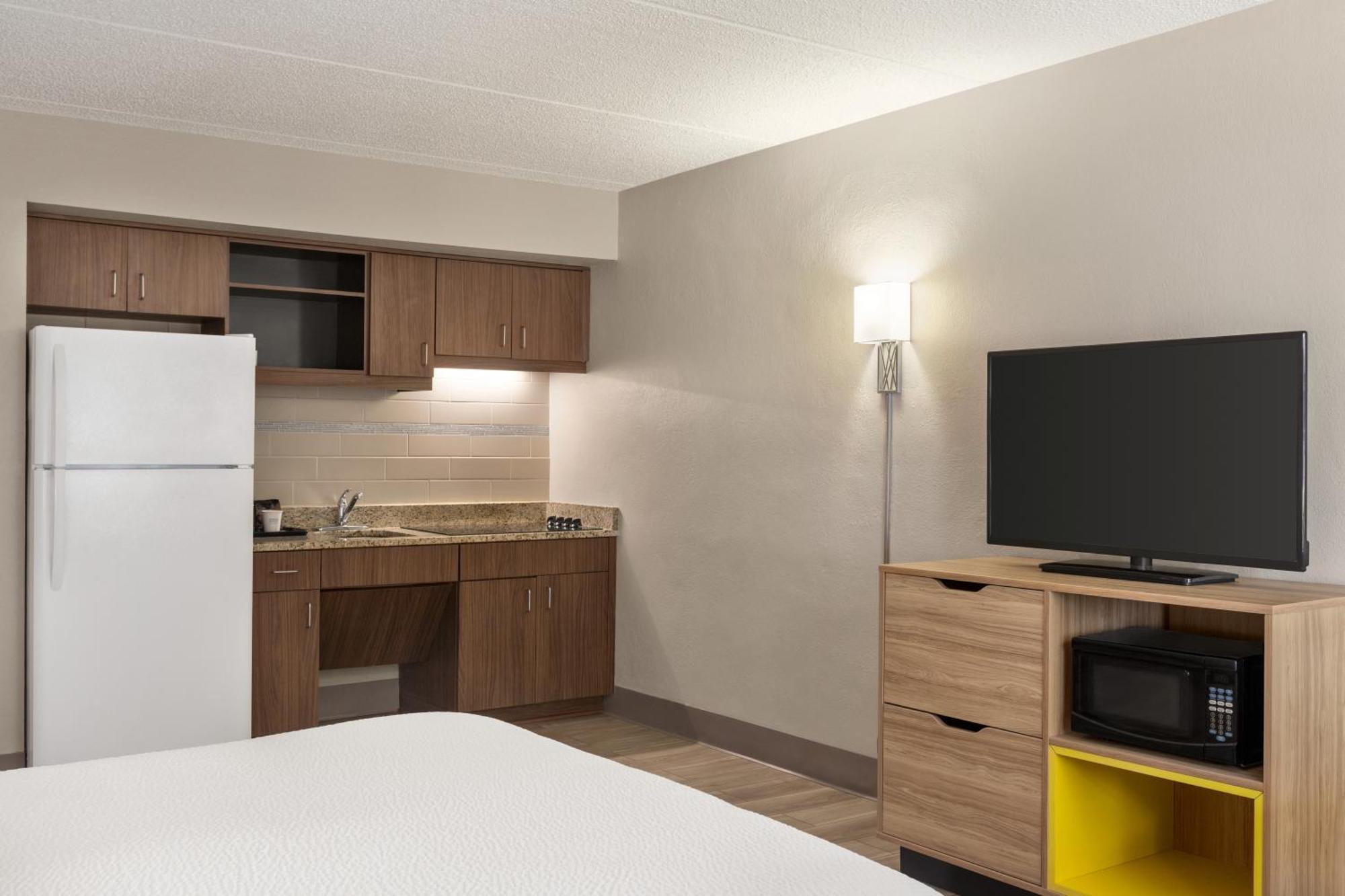 Days Inn By Wyndham Cocoa Beach Port Canaveral Dış mekan fotoğraf