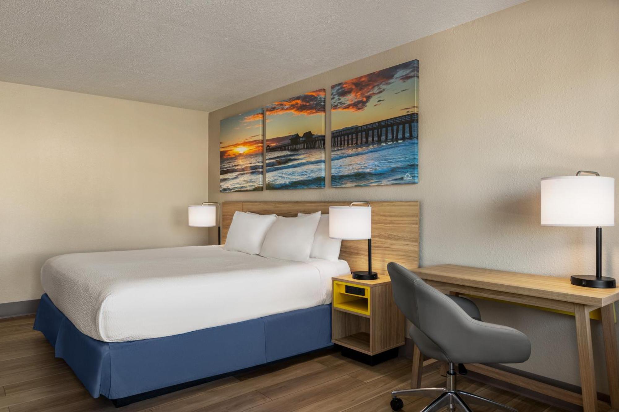 Days Inn By Wyndham Cocoa Beach Port Canaveral Dış mekan fotoğraf