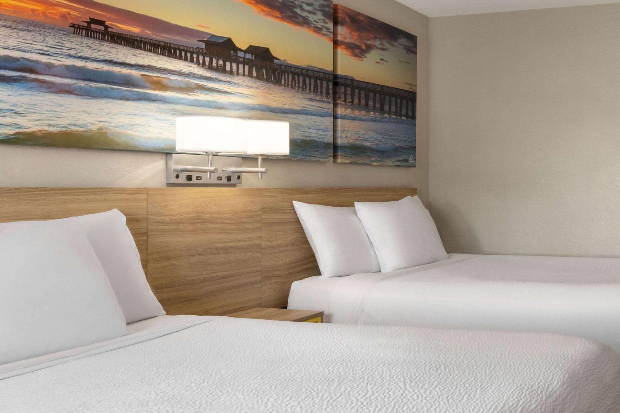 Days Inn By Wyndham Cocoa Beach Port Canaveral Dış mekan fotoğraf