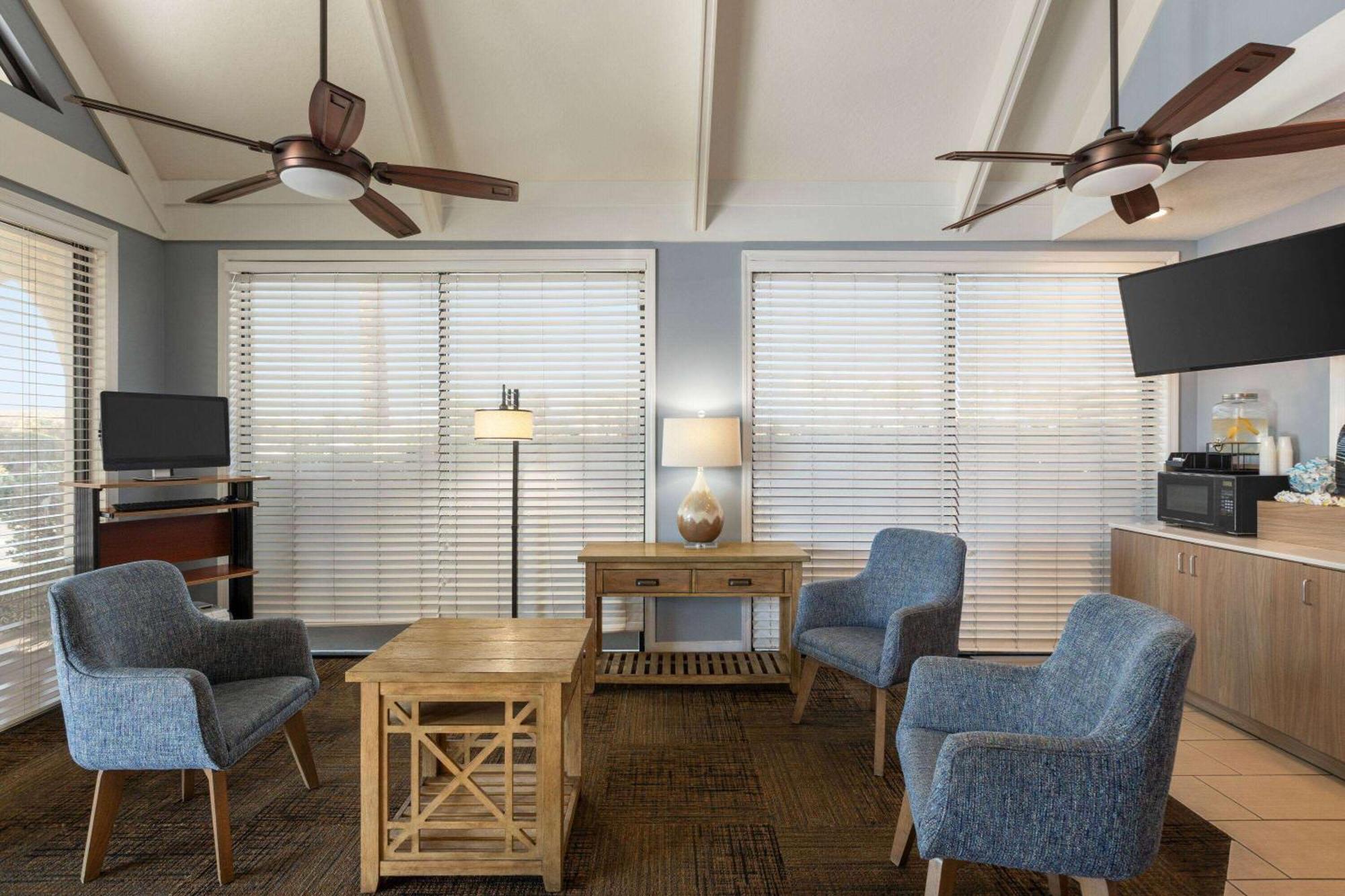 Days Inn By Wyndham Cocoa Beach Port Canaveral Dış mekan fotoğraf