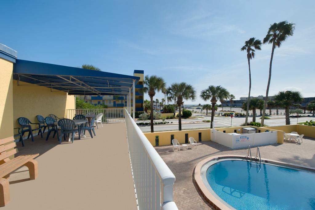 Days Inn By Wyndham Cocoa Beach Port Canaveral Dış mekan fotoğraf