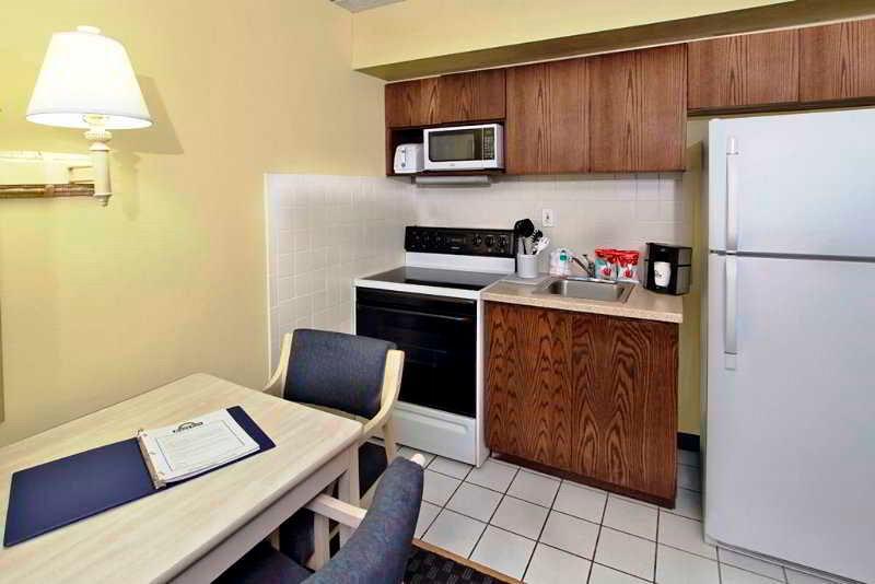 Days Inn By Wyndham Cocoa Beach Port Canaveral Dış mekan fotoğraf